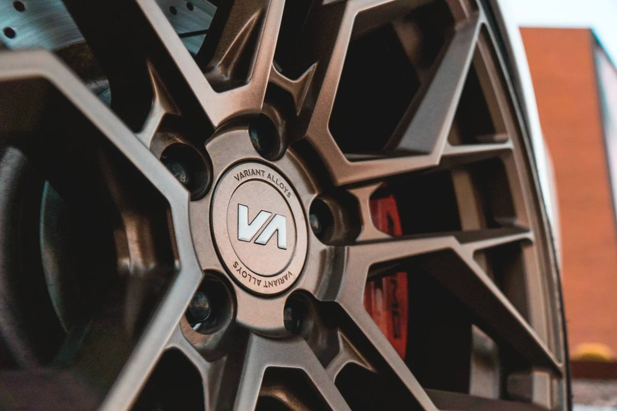 Bronze multi-spoke wheel close-up
